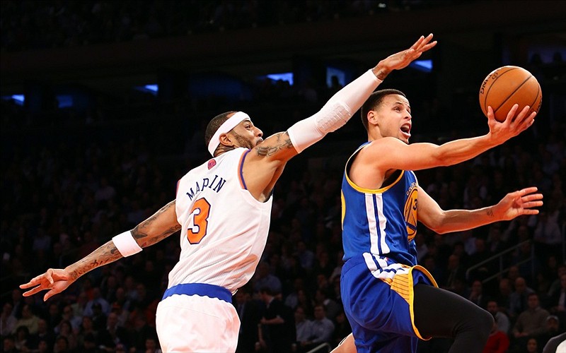 Steph Curry layup on Knicks